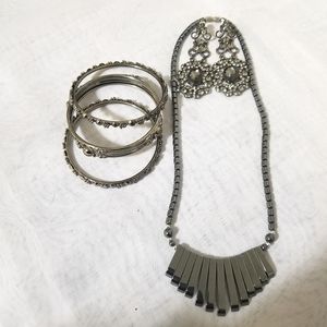 Jewerly bundle - necklace, bracelets / bangles and earrings